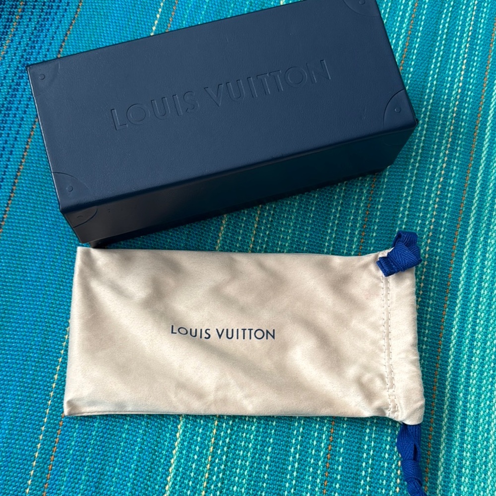 Louis Vuitton Halo Square Sunglasses with Metallic Accents - Picture 2 of 5